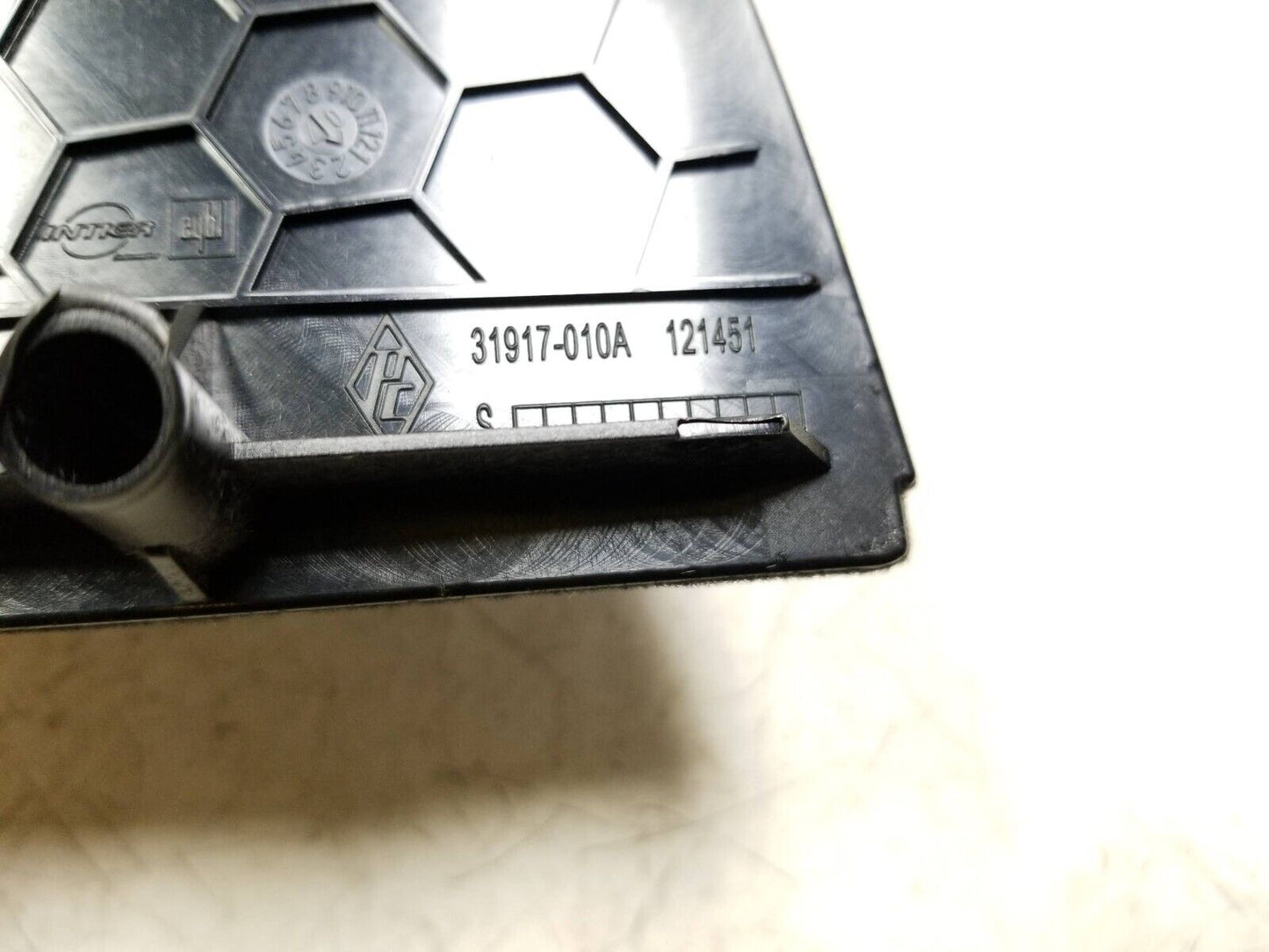 06 07 08 09 10 BMW 650i Centre Console Storage Compartment W/ Aux-in Socket OEM