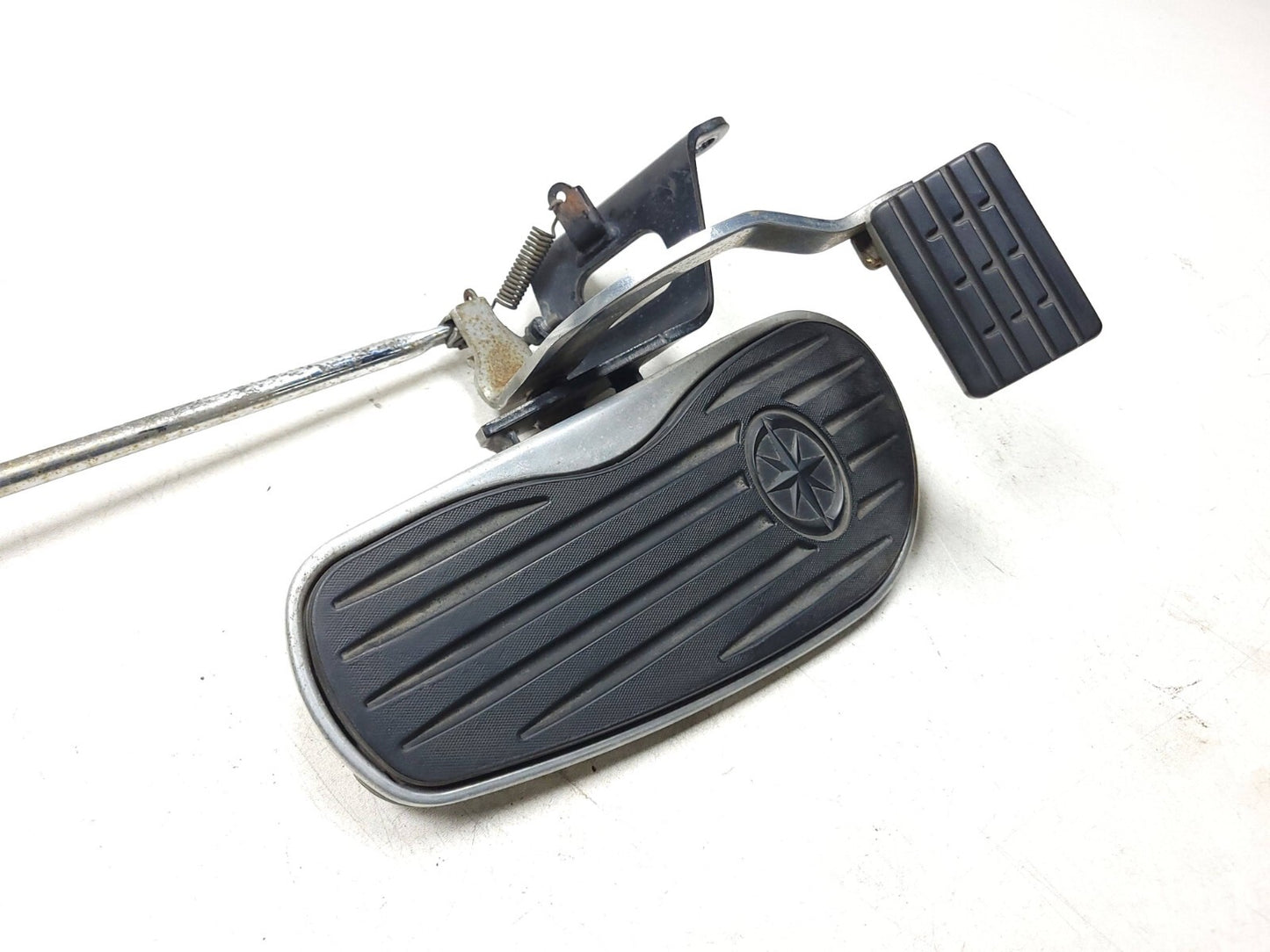 01 - 10 Yamaha V Star 650 Xvs650 Classic Front Right Floorboard & Brake Pedal