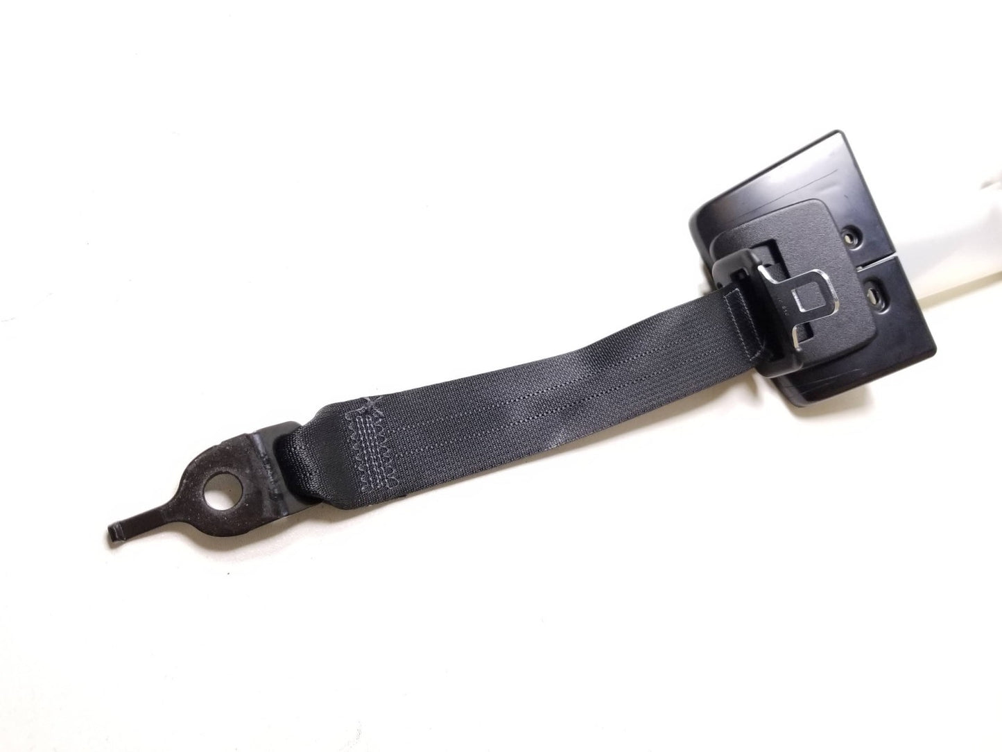 2011 - 2013 Jeep Grand Cherokee Rear Center Seat Belt Retractor OEM