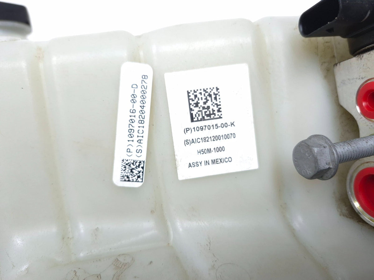 2018 Tesla Model 3 Coolant Reservoir Expansion Tank W/ Pump 1097015-00-k OEM