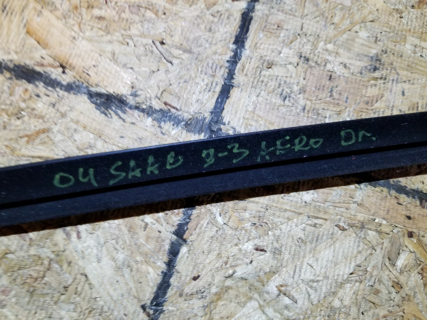 2004 Saab 9-3 Aero Convertible Front Door Glass Seal Driver Side OEM