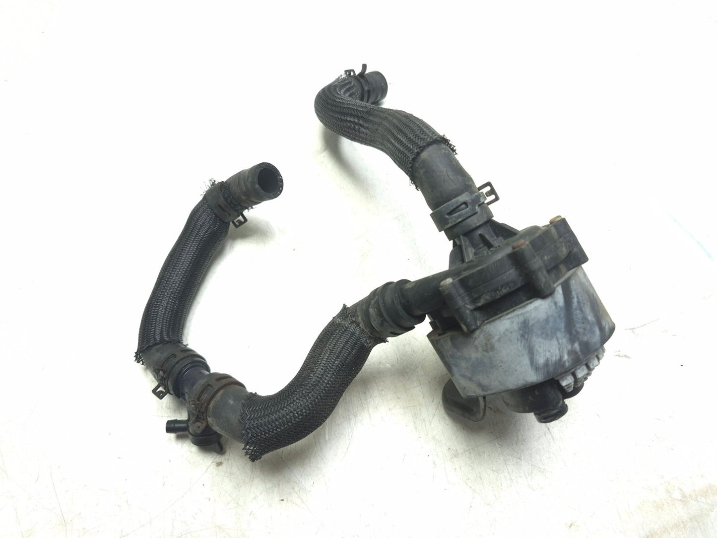 2012 Nissan Leaf Water Coolant Motor Pump Assy OEM