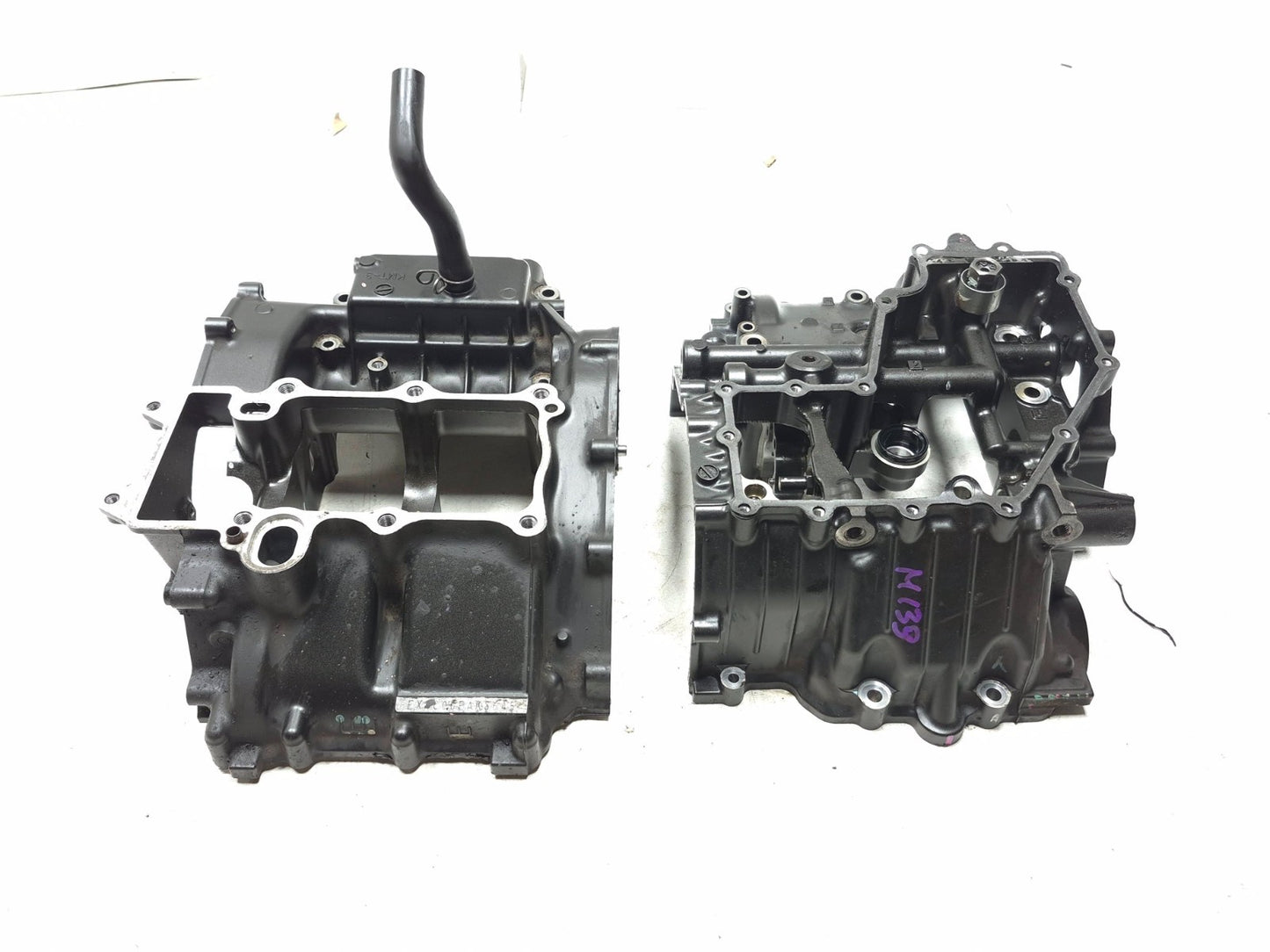 2023 Kawasaki Ninja 400 Ex400 Engine Motor Crankcase Pair OEM