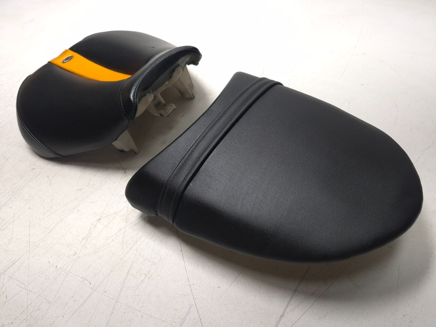 2005 Kawasaki Ninja Zx10r Seat Front & Rear Pair OEM
