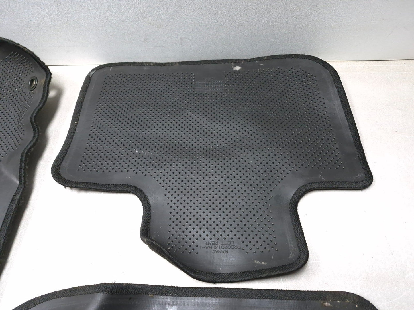 2018 Chrysler 300 Limited AWD Floor Mat Kit Front & Rear 4 Pcs OEM