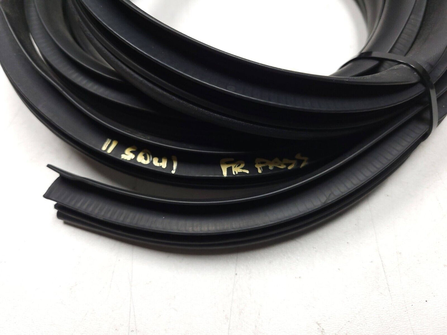 10 11 12 Kia Soul Door Weatherstrip Seal Front Passenger Side Righ OEM 57k Miles