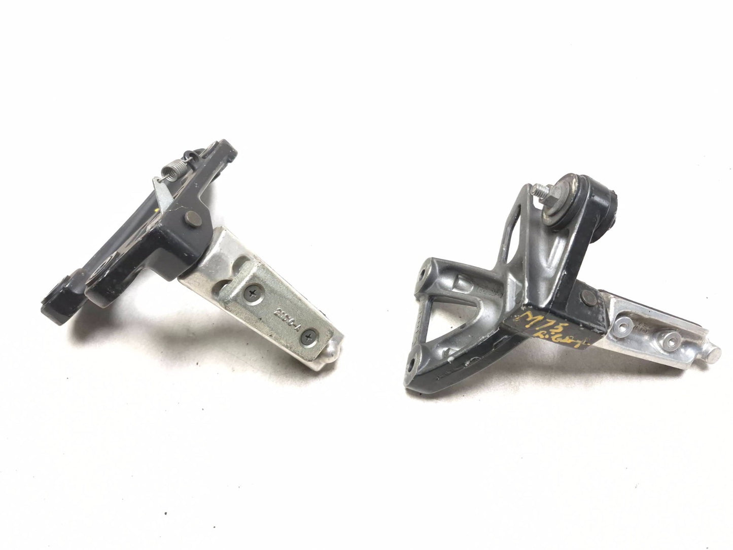 2001 Suzuki Gsx 750f Katana Rear & Front Left Footrest Peg Pair OEM