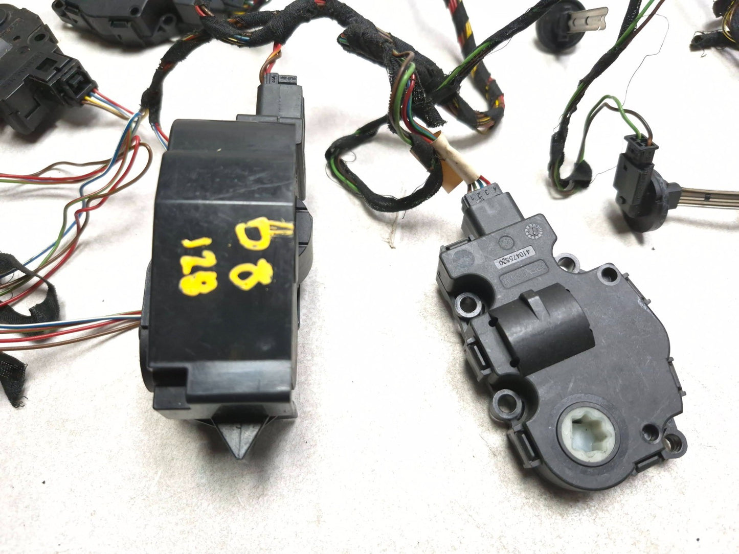 2008 BMW 128i HVAC Heater Flap Vent Motor Actuator W/ Wire Harness OEM