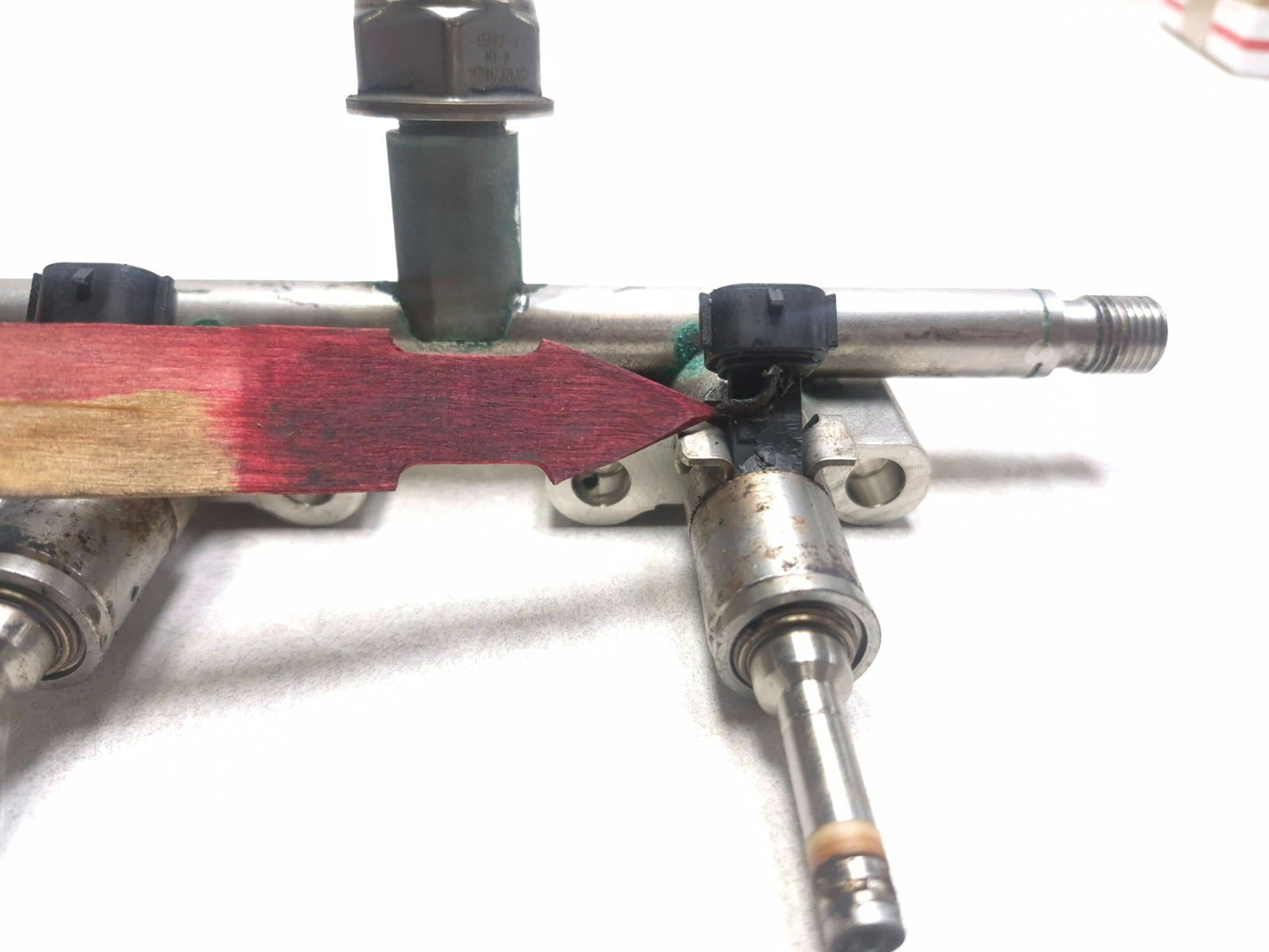 2015 Nissan Juke Fuel Rail W/ Injectors OEM