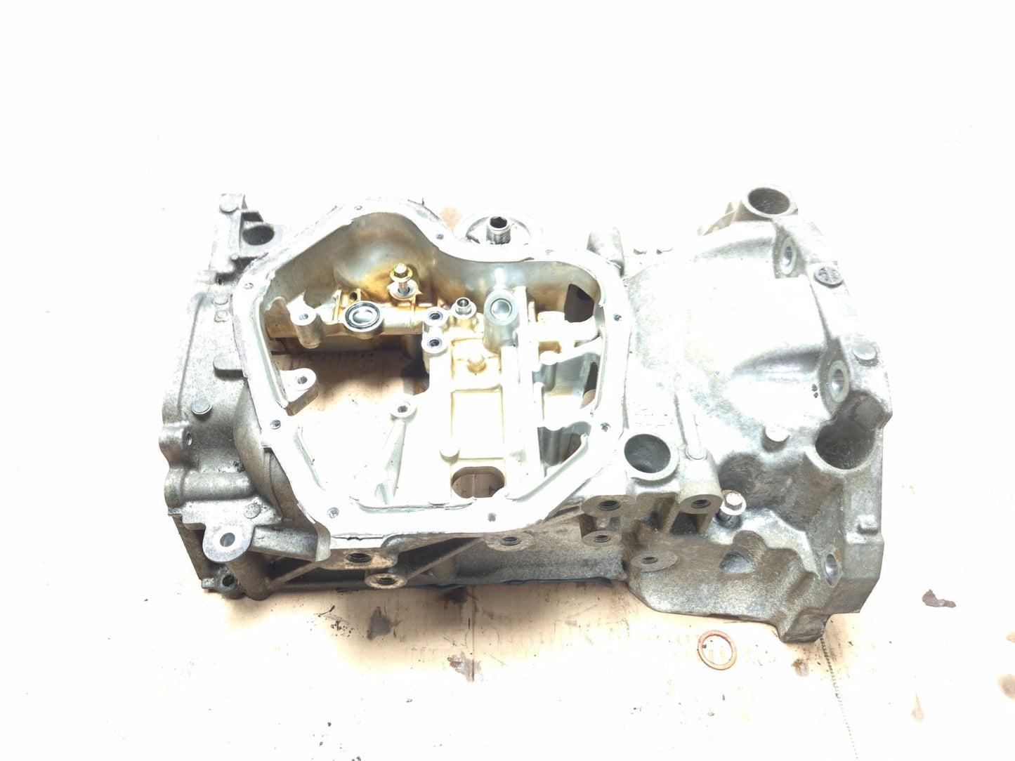 2015 Nissan Juke 1.6l Engine Cylinder Upper Oil Pan OEM