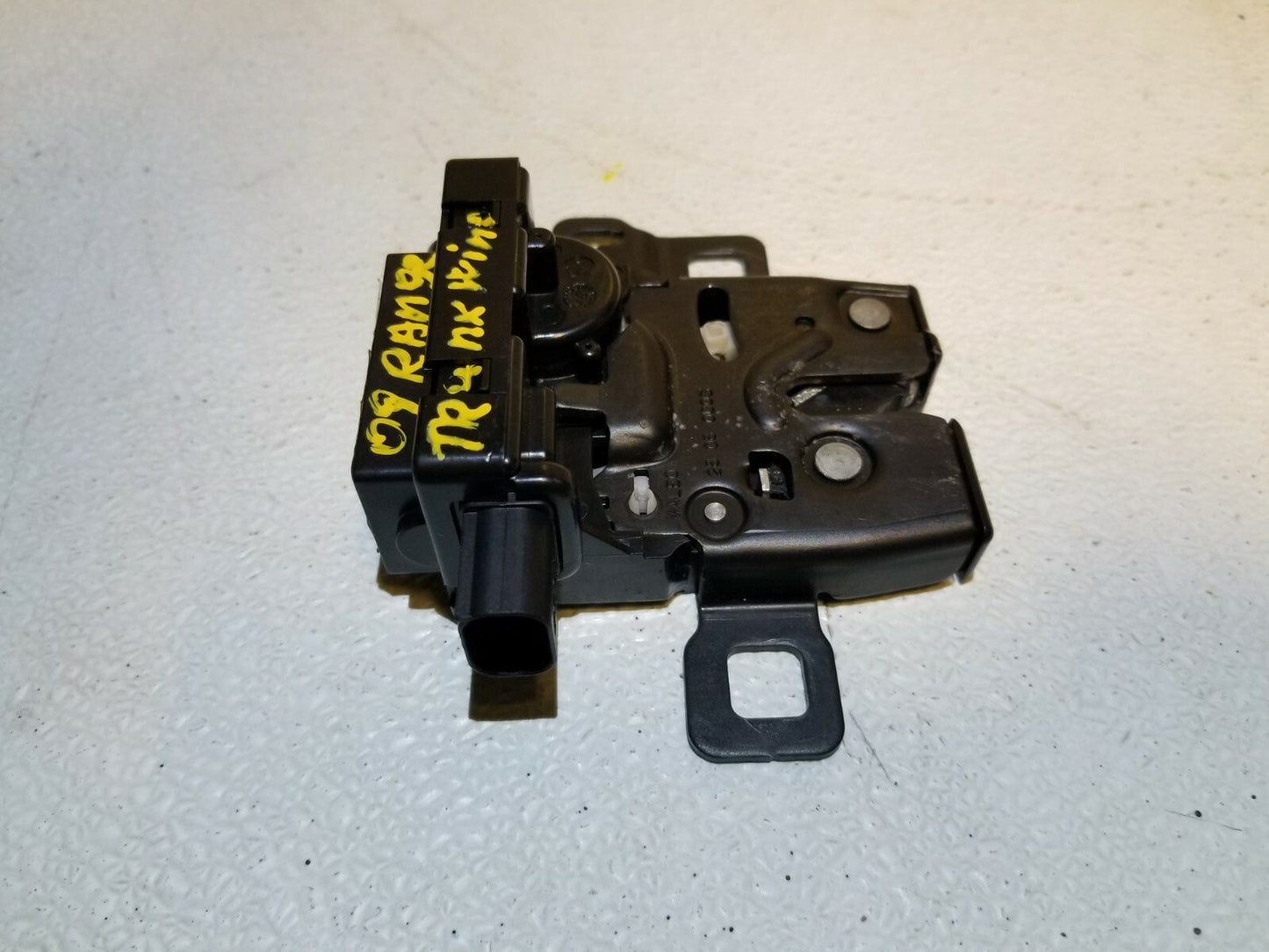 2009 Range Rover Sport Rear Trunk Tailgate Lock Latch Actuator OEM