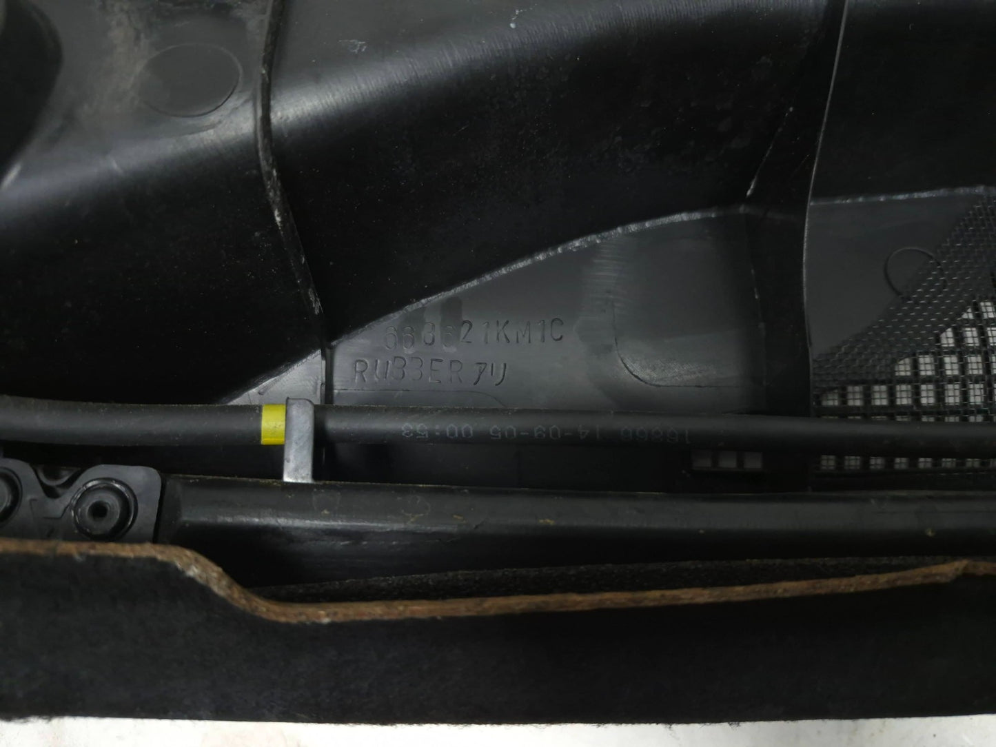 2015 Nissan Juke Windshield Wiper Motor Cover Cowl 668621km1e OEM