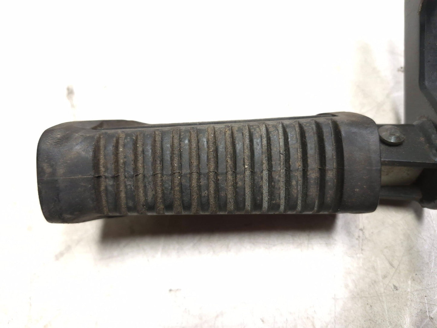 2006 Suzuki Gs 500fk Footrest Front Left OEM