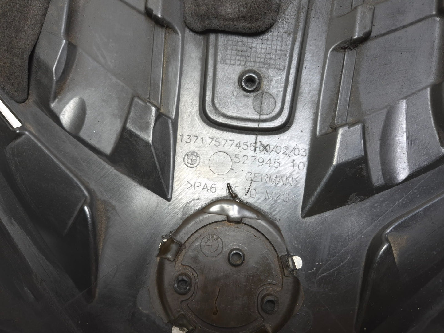 2008 BMW X6 E71 Engine Cover OEM