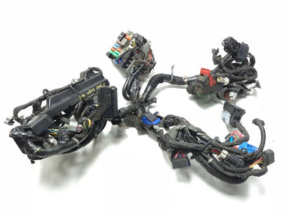 2015 Dodge Dart Engine Bay Wire Harness & Fuse Box 2.4l OEM