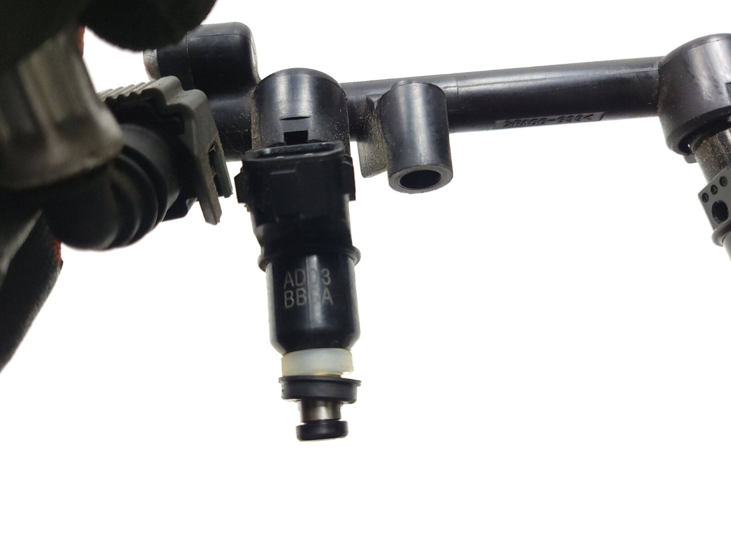 2009 - 2016 Triumph Street Triple R Fuel Rail & Injectors OEM