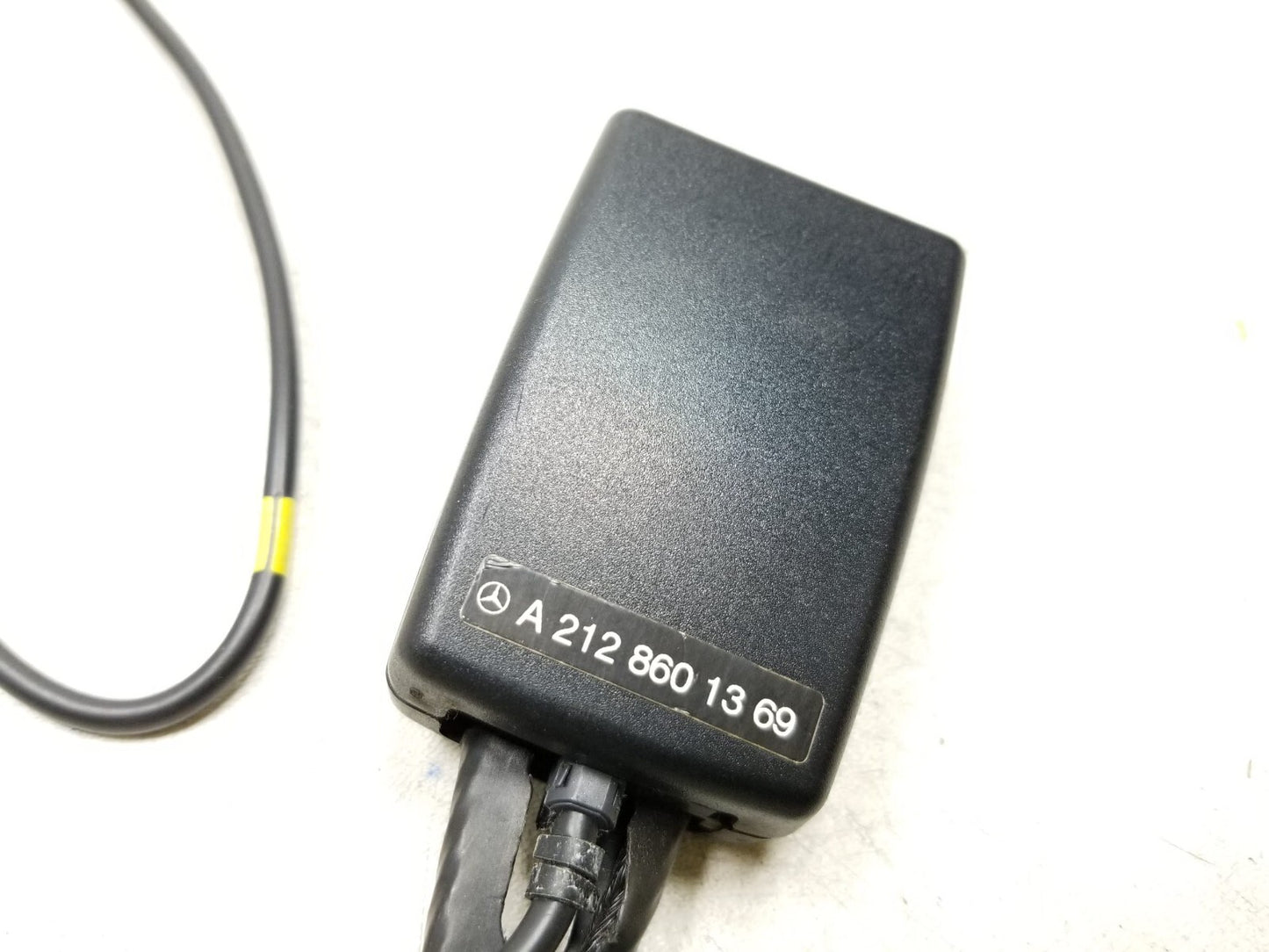 10-16 Mercedes W212 E350 Front Seat Belt Buckle Latch Passenger Right OEM