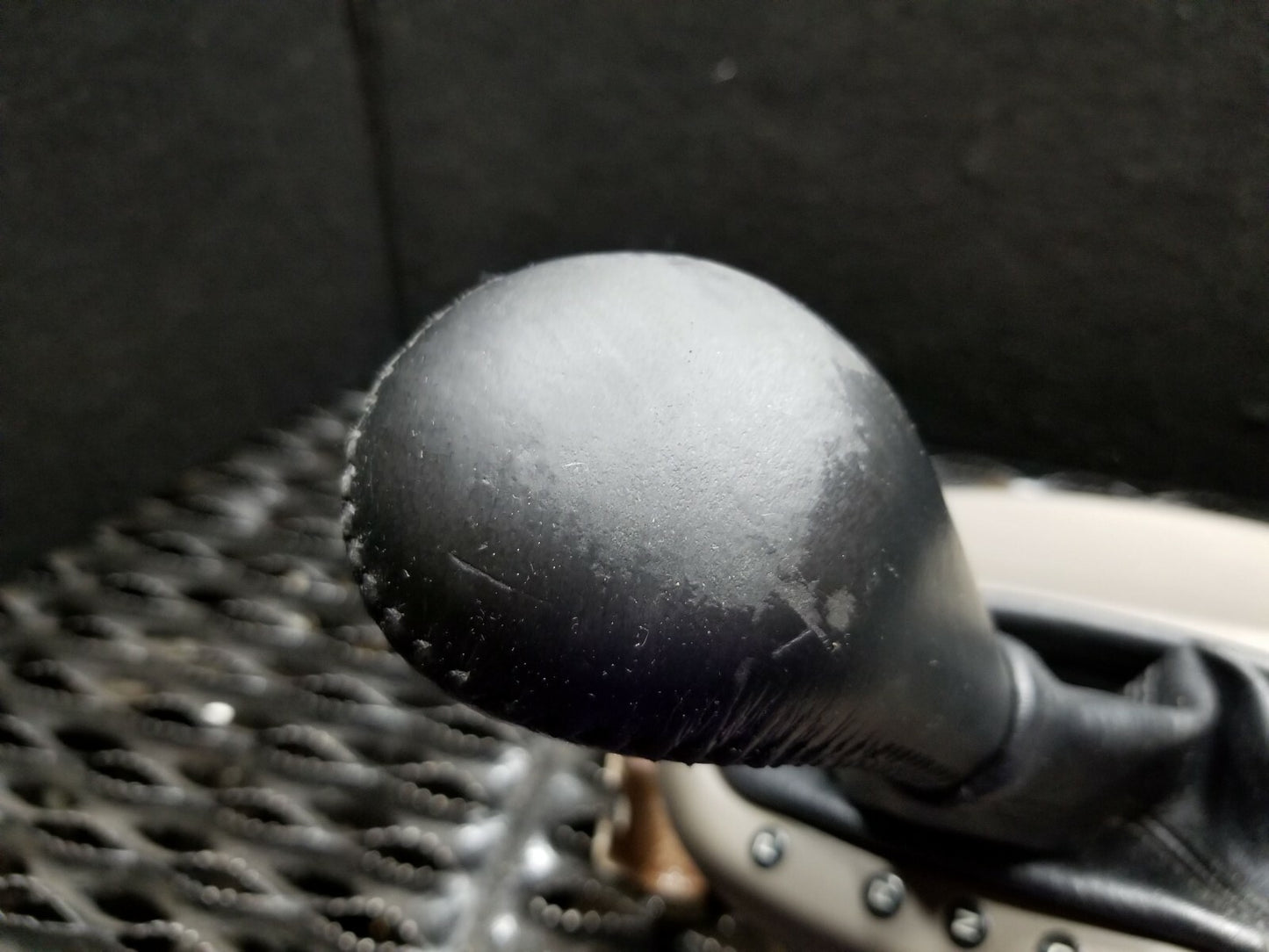 2005 Chrysler Sebring Gear Shifter Lever W/ Boot & Knob OEM