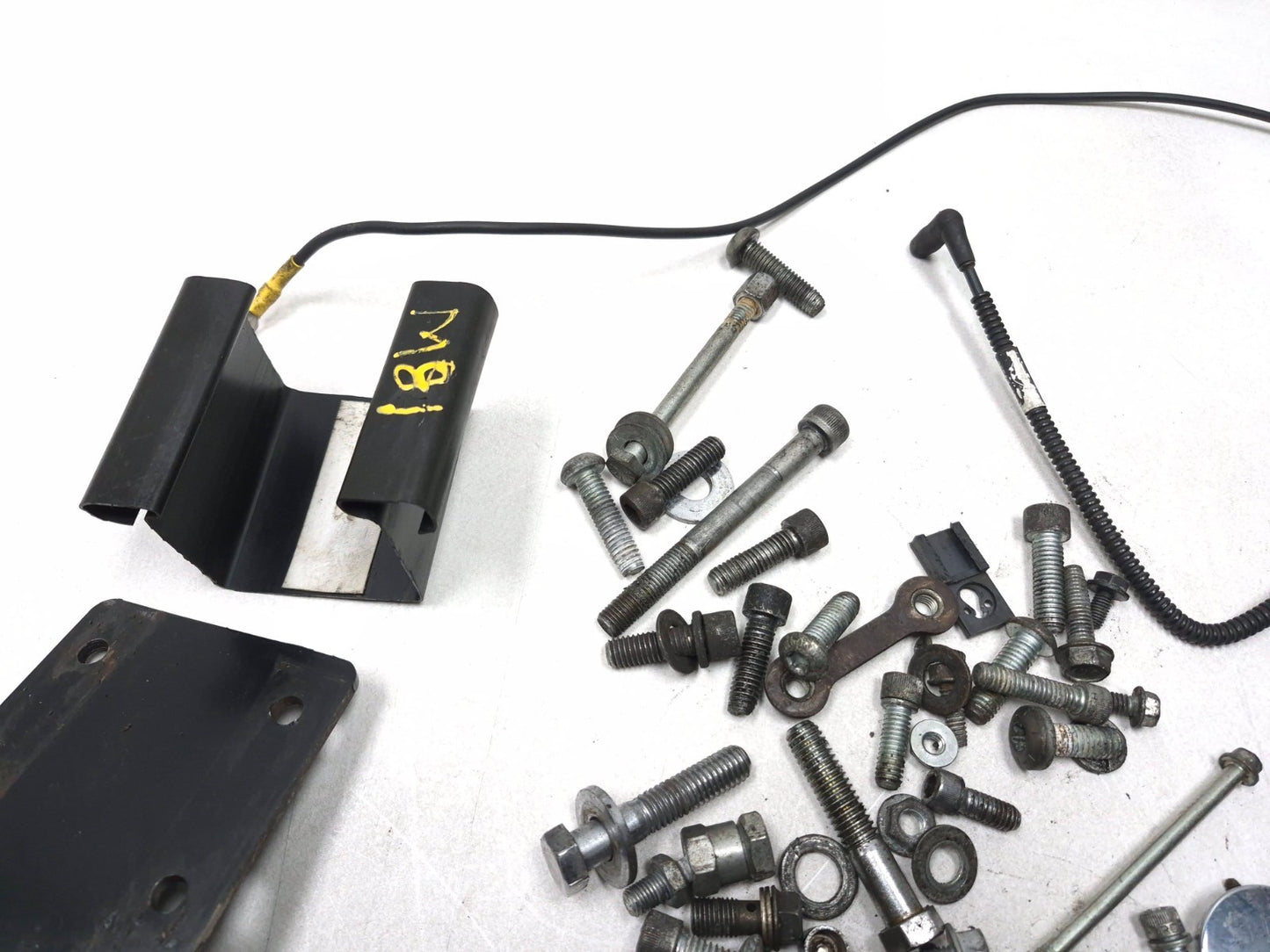 2003 Harley-davidson Fxdl Anniversary Dyna Misc Bolt & Mounting Bracket OEM