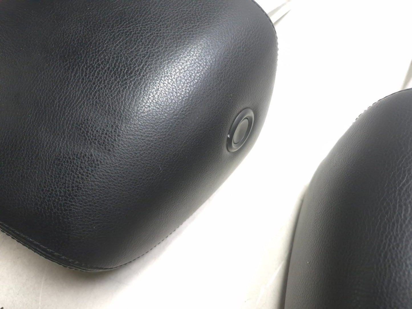 2011 Volkswagen Tiguan Front Seat Headrest Left & Right OEM