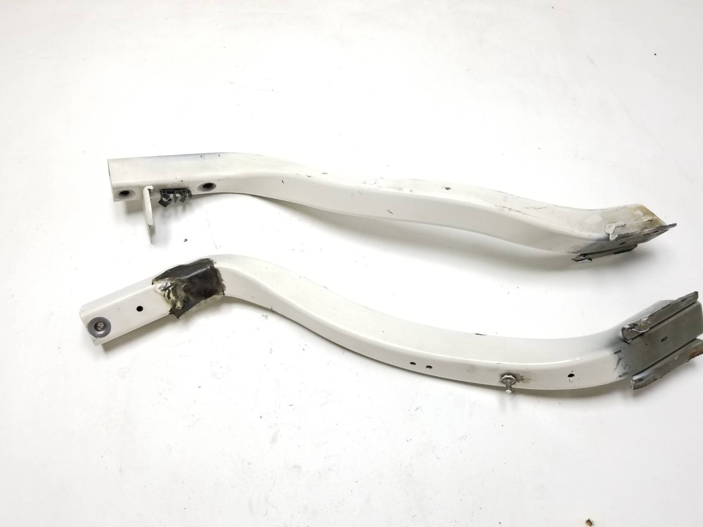 2012 Jeep Grand Cherokee Fender Bracket OEM