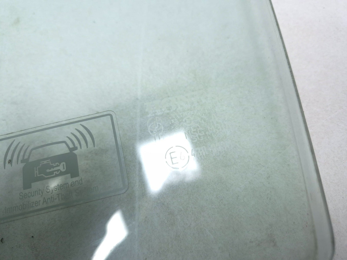 2007 Honda Fit Front Door Window Glass Driver Side Left 73350-sln-a10 OEM