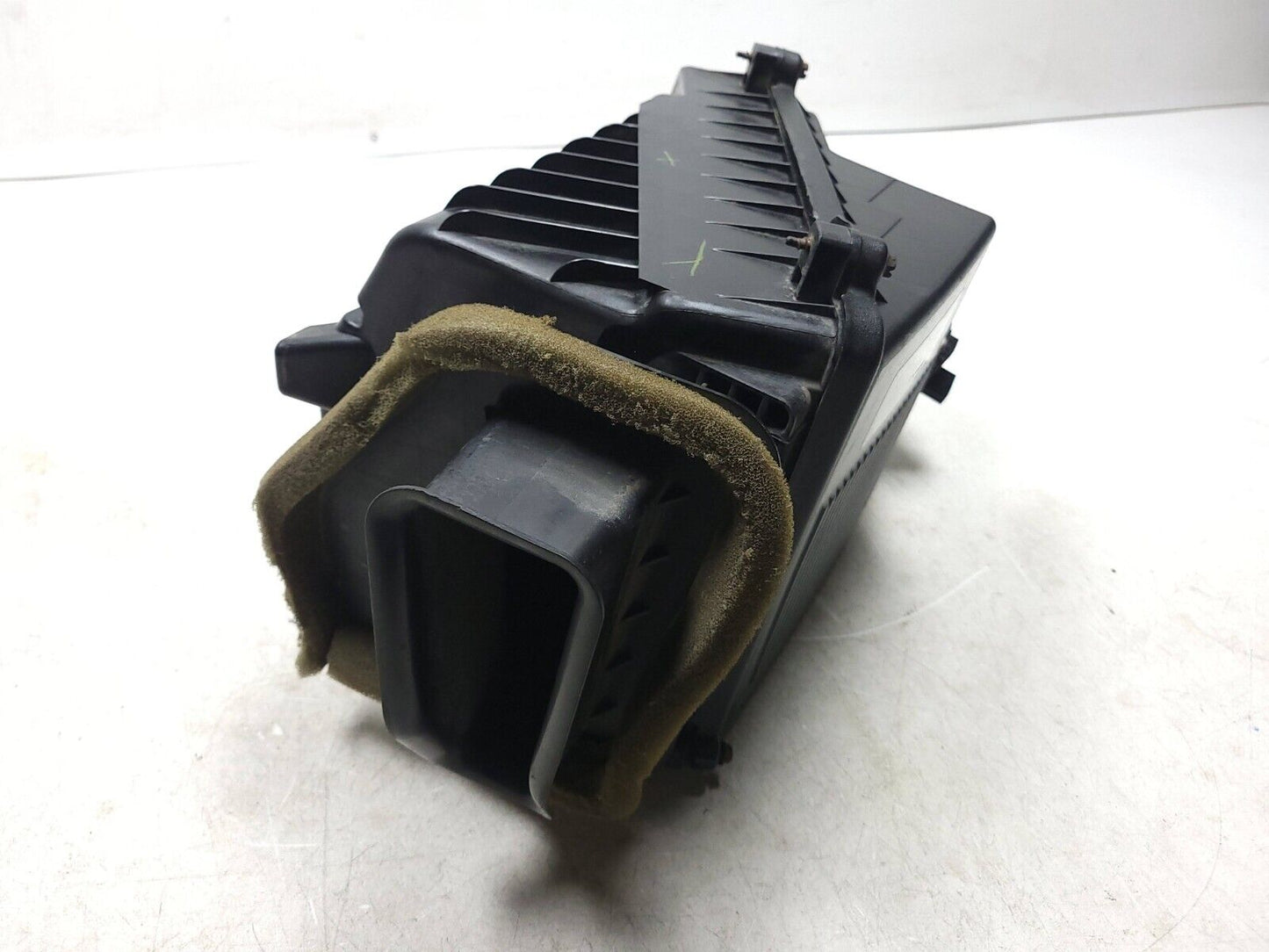 17-19 Chevrolet Silverado 1500 Air Box Cleaner 4.3l OEM
