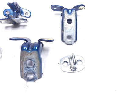 18 19 20 21 Chevrolet Equinox Door Hinge Right Passenger Side OEM