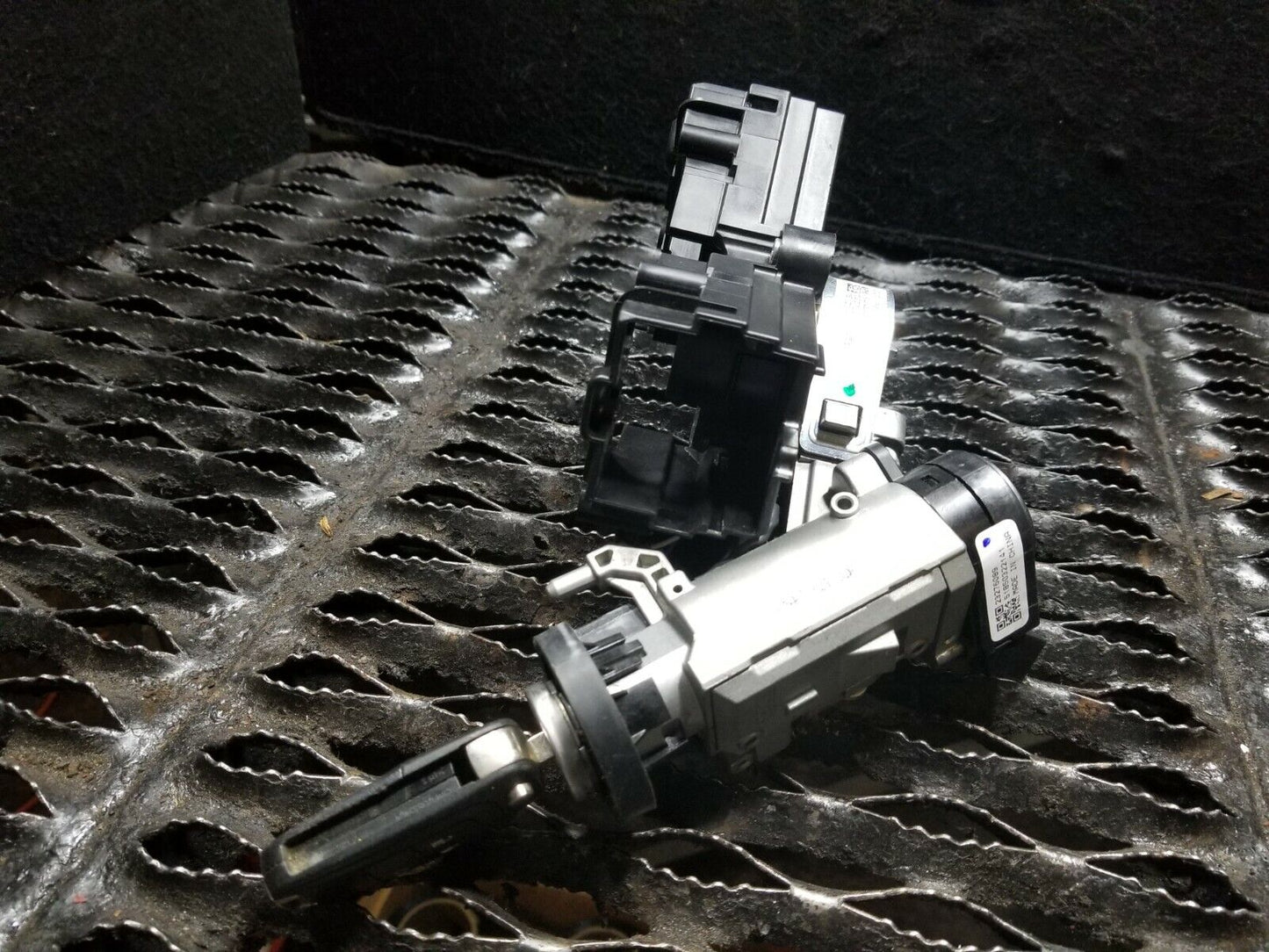 15 16 17 Chevrolet Equinox Steering Column Ignition Switch W/ Key OEM 24k