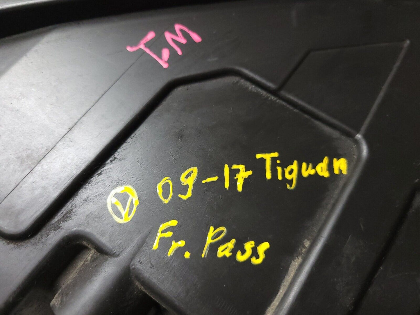 09 - 11 VW Tiguan Headlight Left & Right Pair OEM