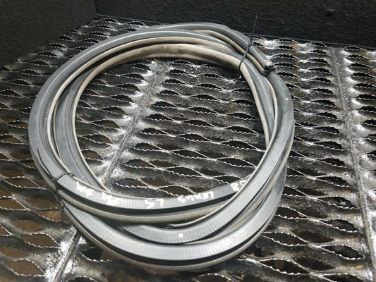 08 2008 Lexus Ls Front Left Driver Door Weatherstrip Seal OEM