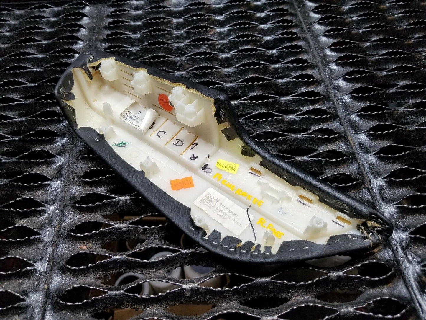 14 15 16 17 Jeep Cherokee Rear Door Interior Pull Handle Trim Pass Side Rh OEM