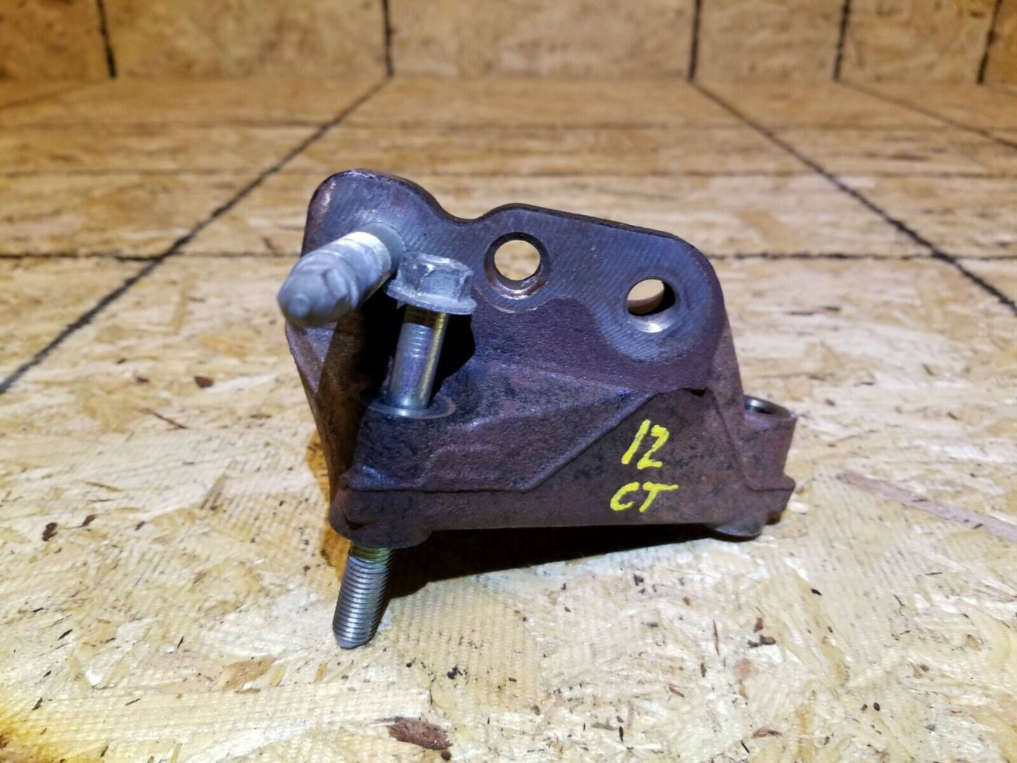 11 12 13 14 15 Lexus CT200h Engine Mount Bracket OEM