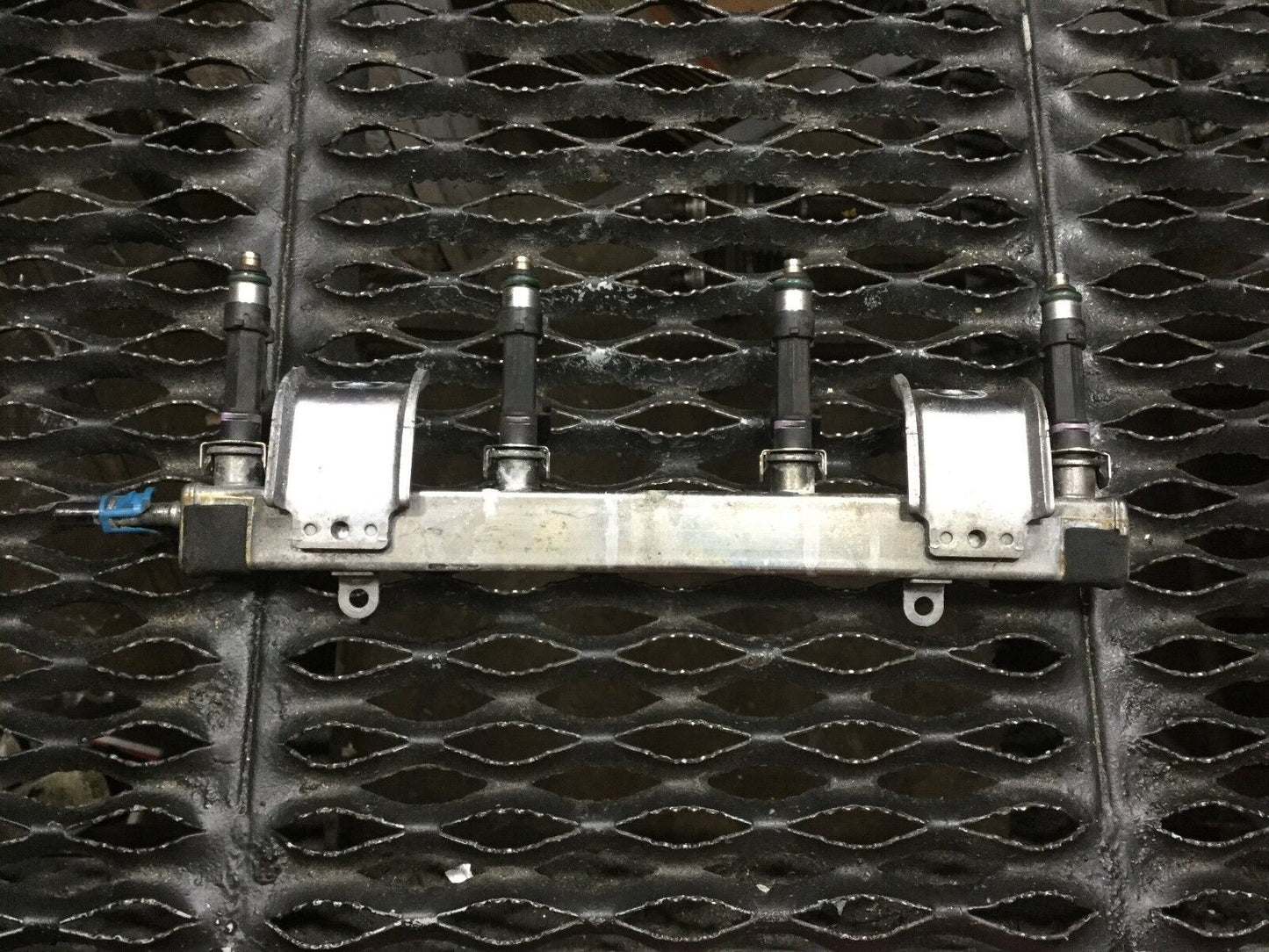 09 10 11 12 13 Mazda 6 Fuel Rail W/ Injectors 2.5l OEM