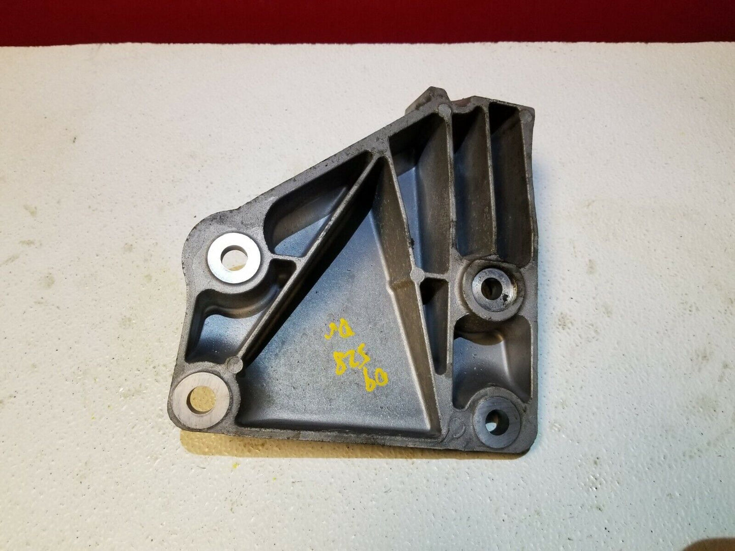 07 08 09 10 BMW E60 528i Engine Mount Bracket Driver Side OEM N52