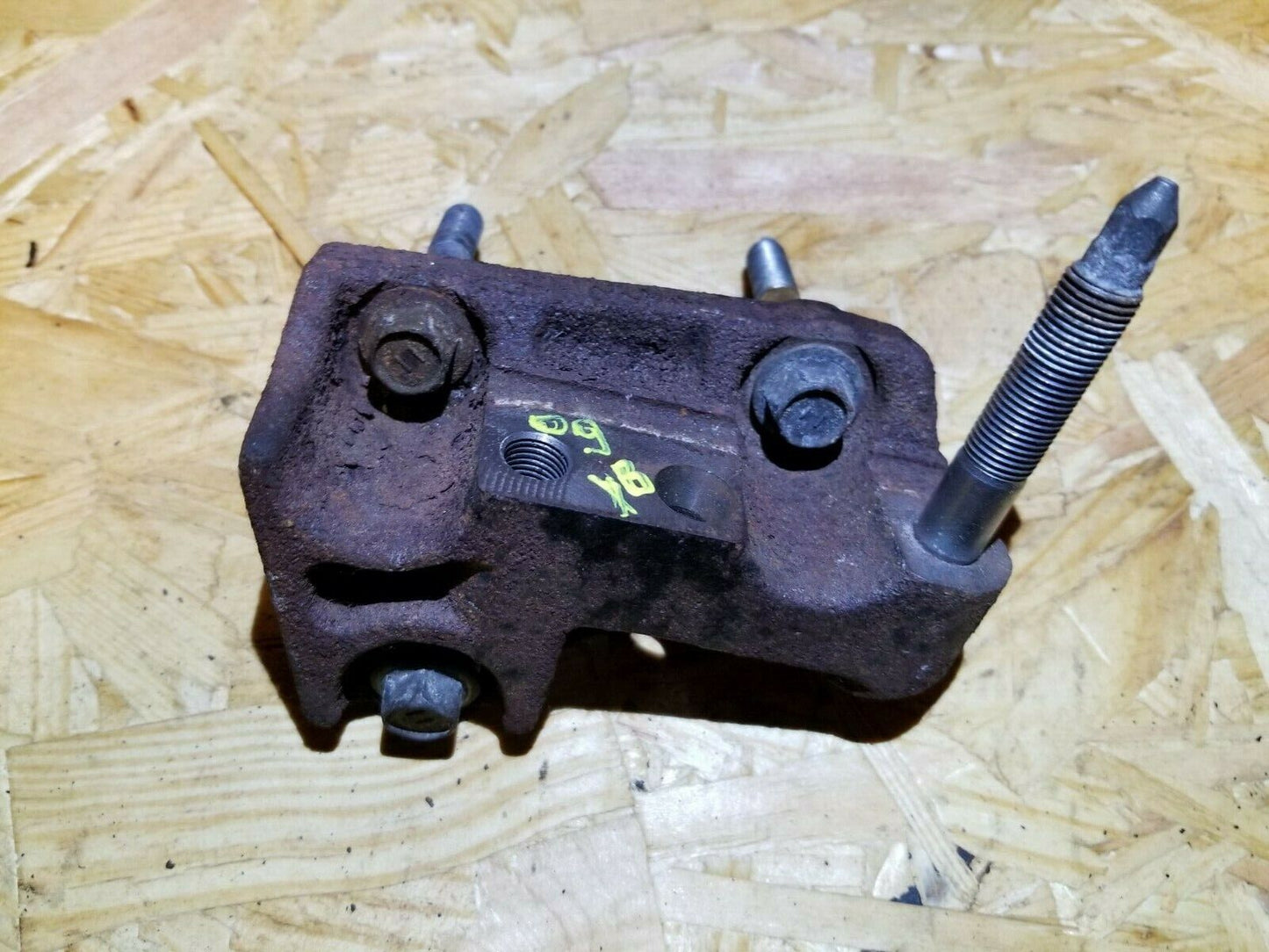08 09 10 Scion Xb 2.4l Engine Mount Bracket OEM