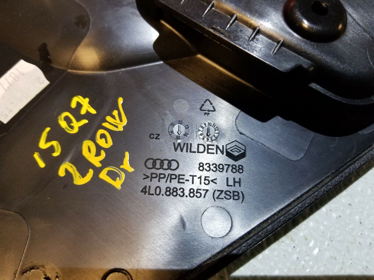 11 12 13 14 15  Audi Q7 Rear 2nd Row Seat Left Driver Side Hinge Cover OEM