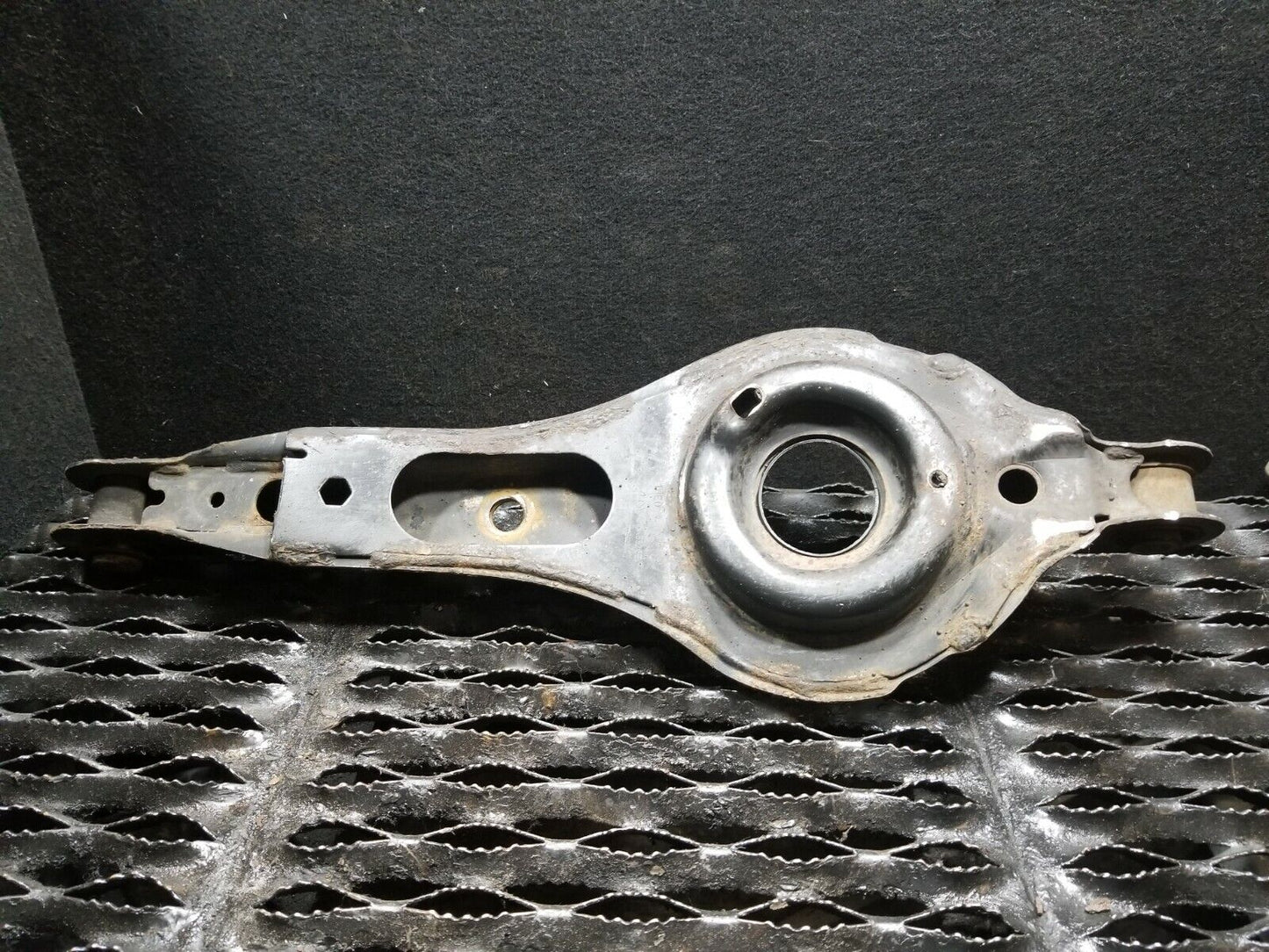 05 06 07 Volvo S40 2.4l Rear Lower Control Arm Left Driver Side OEM
