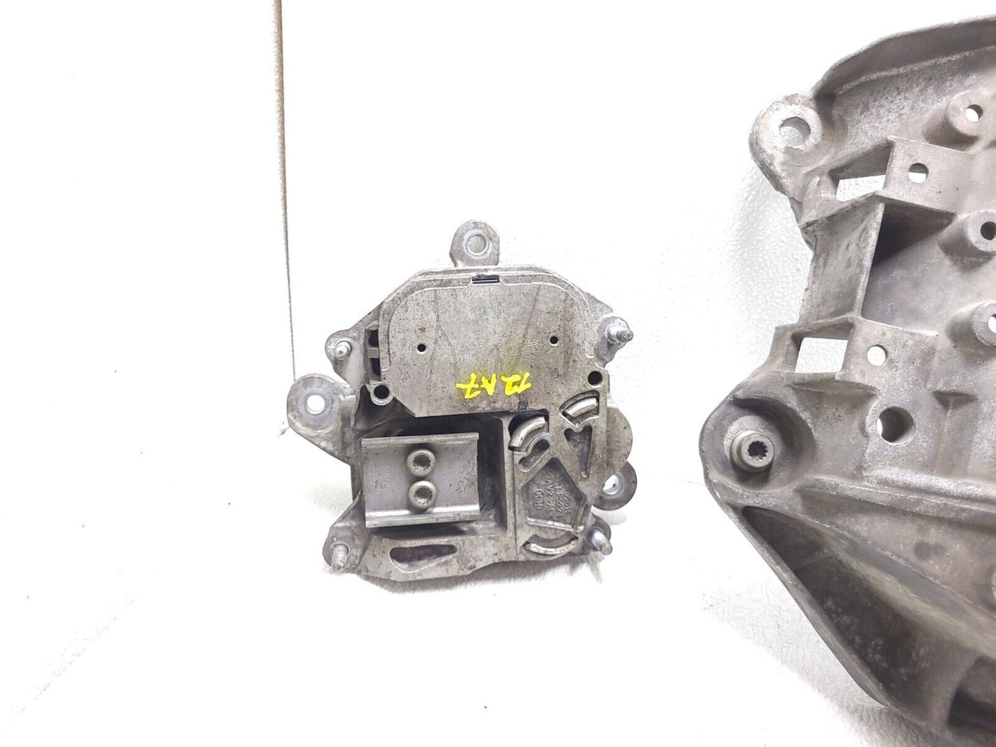 12 13 14 15 16 17 Audi A7 Automatic Transmission Crossmember Mount Bracket OEM