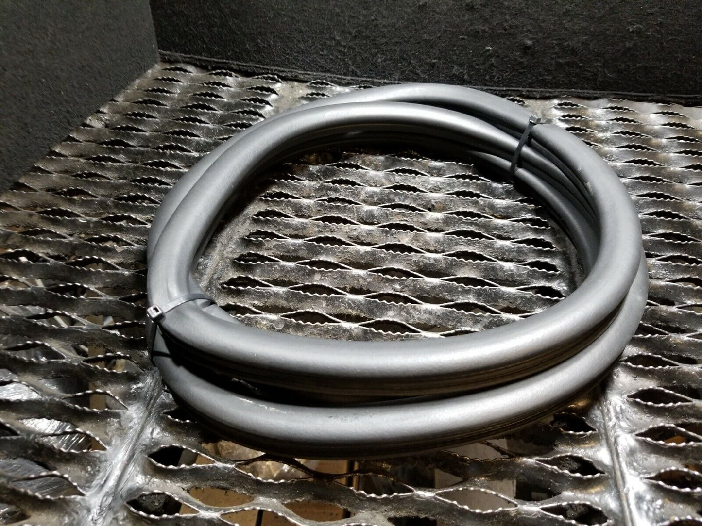 13 14 15 16  Dodge Dart Rear Right Pass Door Weatherstrip Seal Ome 76k