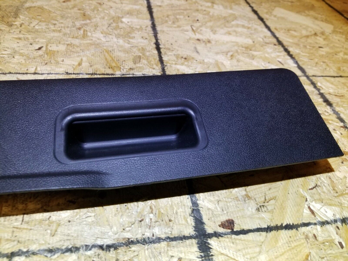 07 08 09 10 Mercedes-benz R350 Rear Trunk Lid Trim Panel Cover OEM