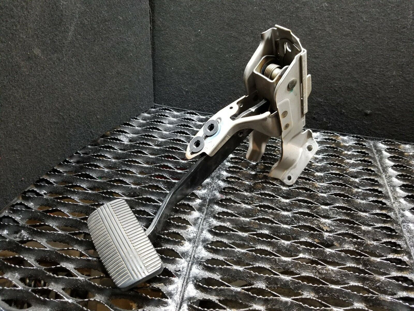 06 07 08 Infiniti Fx35 Brake Pedal OEM