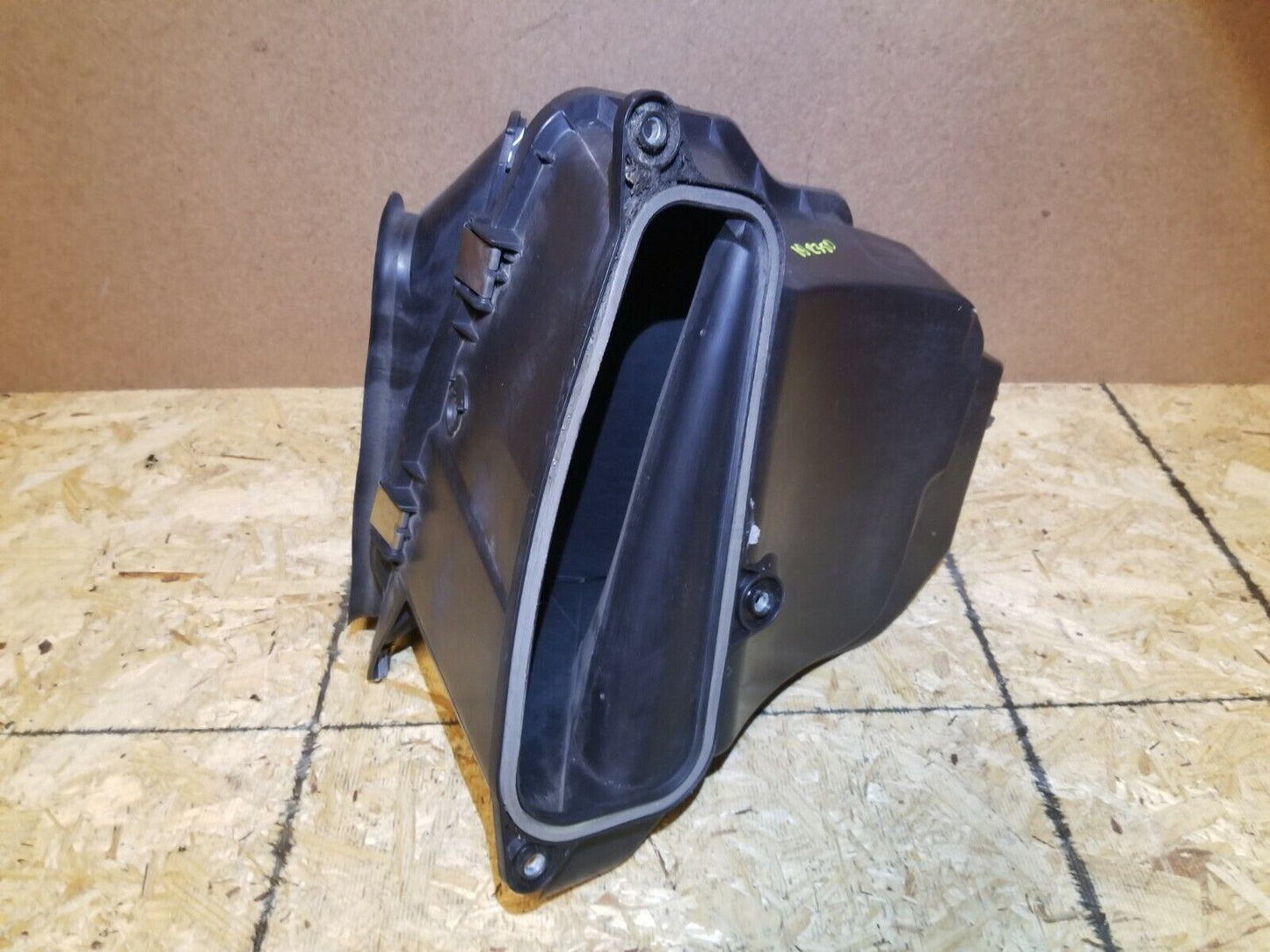 07 08 09 10 Mercedes R350 Heater Air Box Housing Ventilation Intake Duct OEM