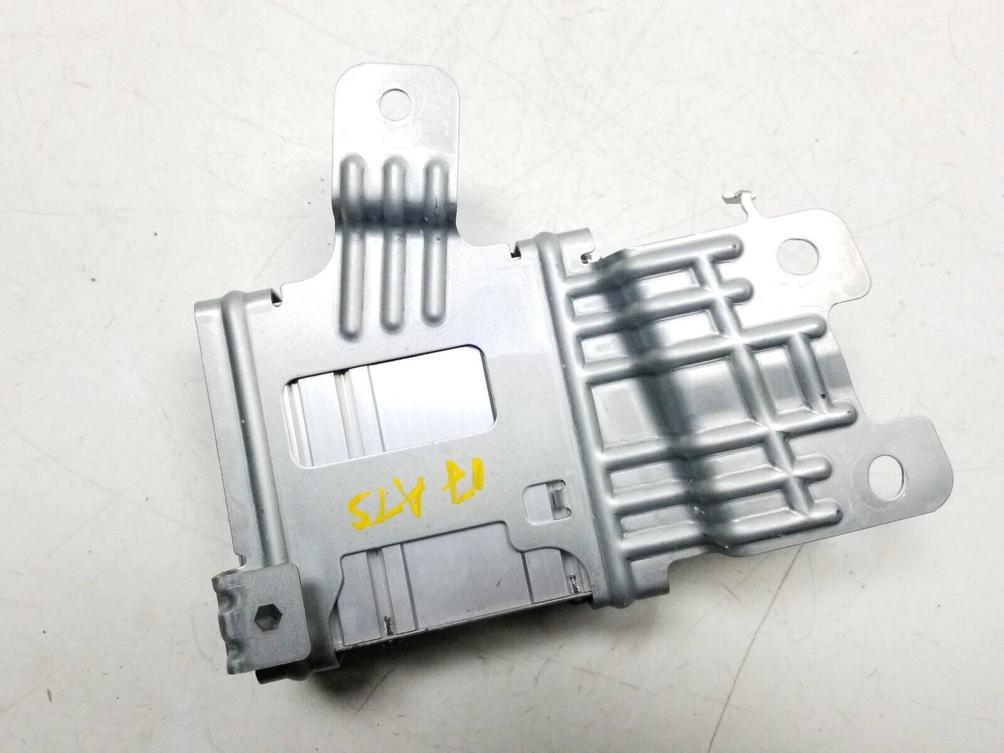 2013 - 2018 Cadillac Ats Power Inverter 150w 120v 23346668  OEM