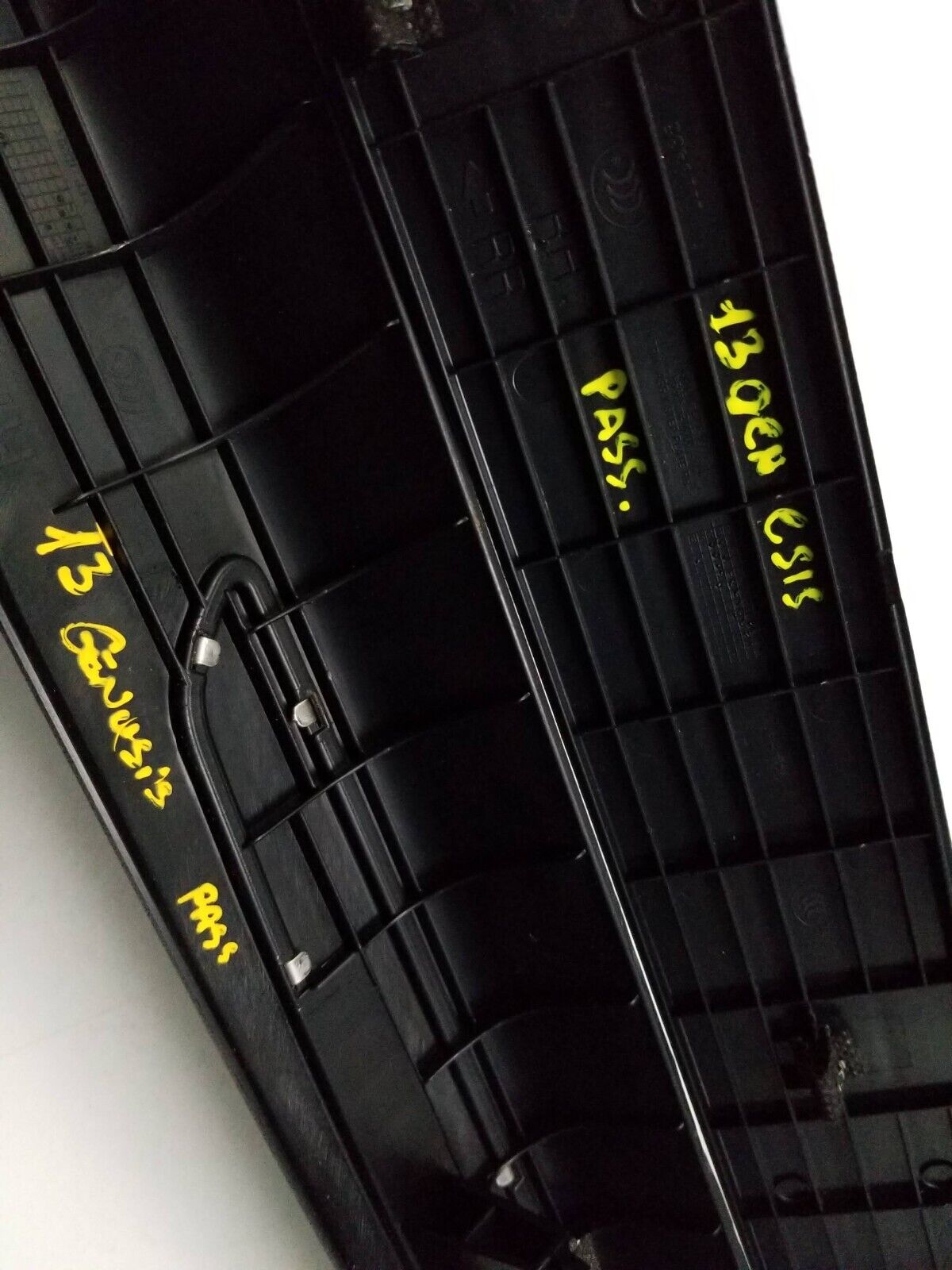2013 - 2016 Hyundai Genesis Front Door Sill Scuff Plate Trim Passenger Right OEM