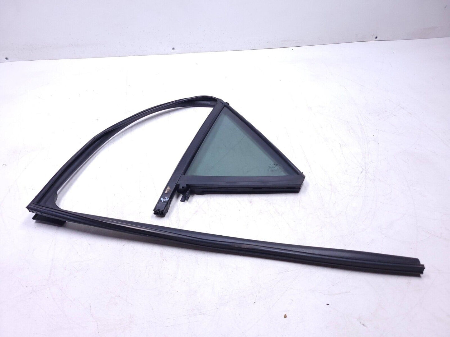 20 21 22 Hyundai Venue Rear Door Vent Window Glass Left Driver Side OEM