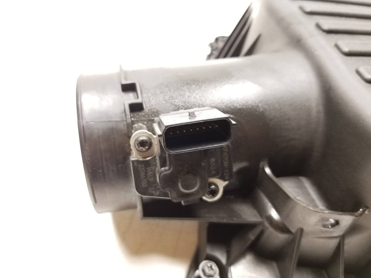 18 19 20 21 Chevrolet Equinox Maf Sensor W/ Cleaner Box OEM