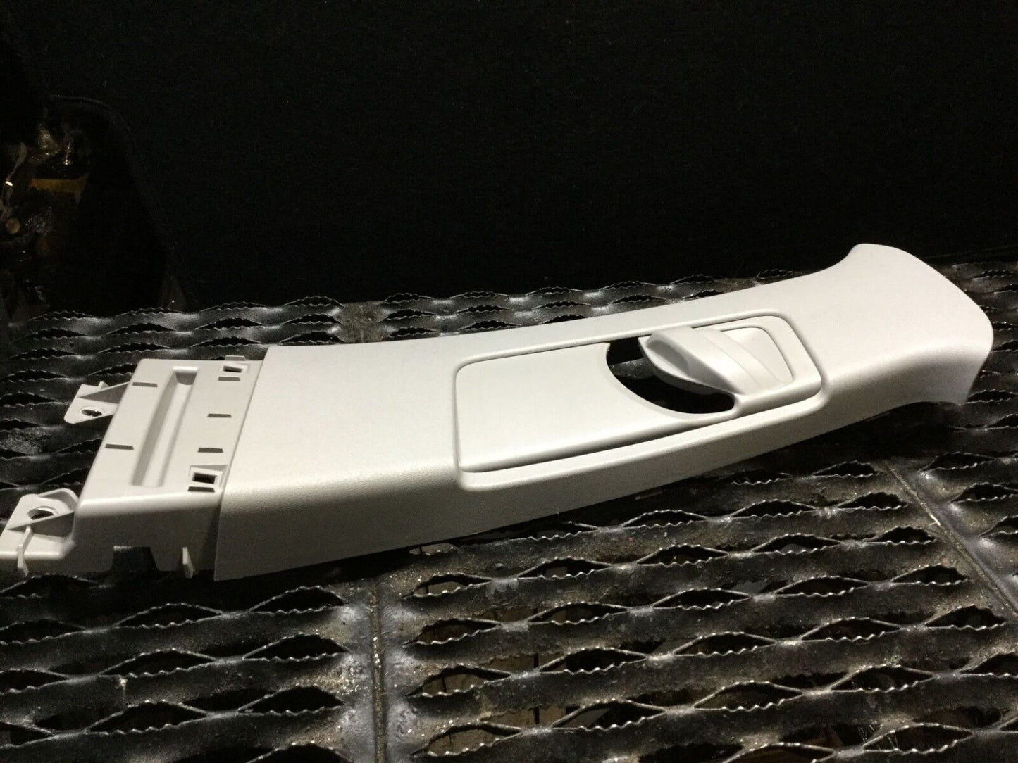 05 06 07 08 09 Toyota Prius Driver Left Center Seatbelt Upper B Pillar Trim OEM