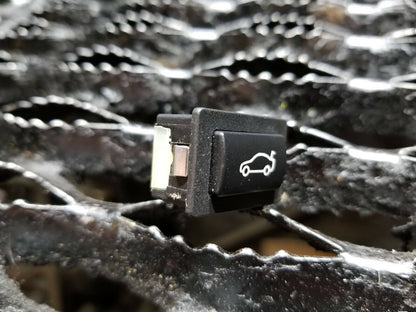 06 07 08 09 10 BMW 650i E63 Trunk Release Unlocking Control Switch Button OEM