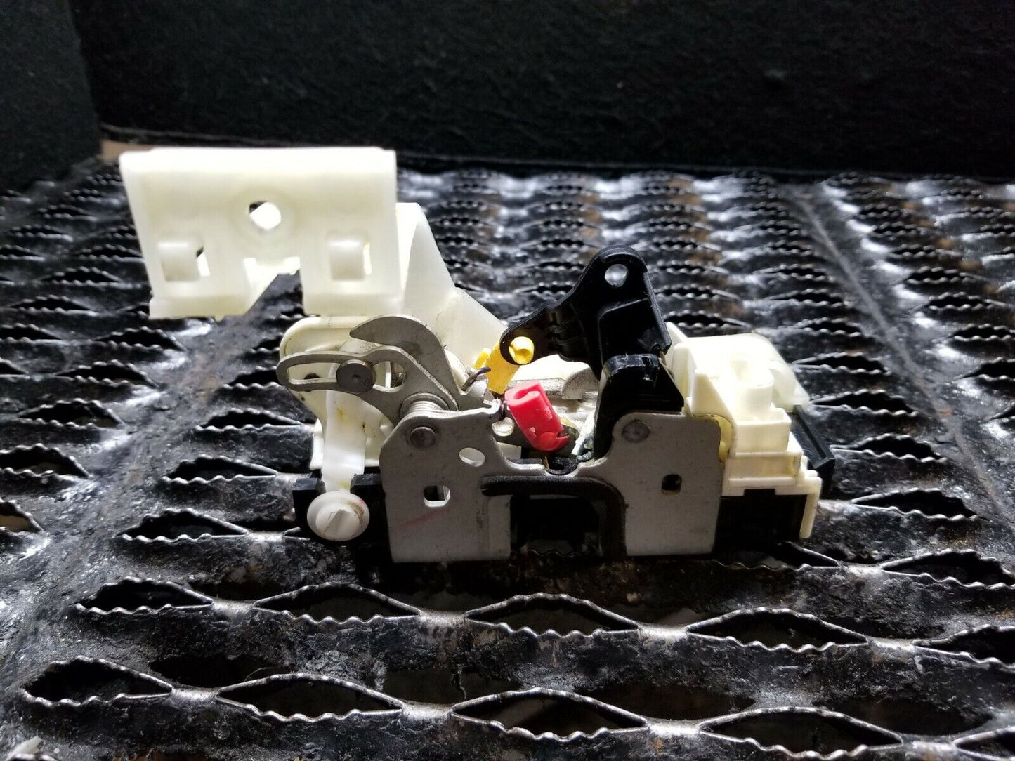 13 14 15 16 Jeep Compass Rear Right Pass Side Door Lock Latch Actuator OEM 30k